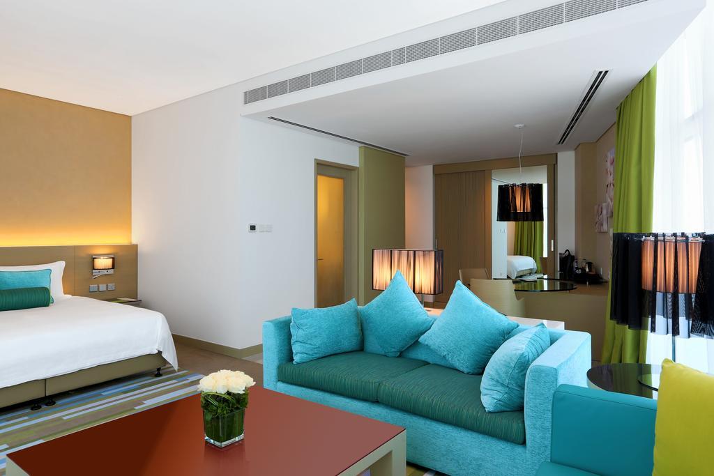 Отель Downtown Rotana Манама Экстерьер фото A suite at the hotel