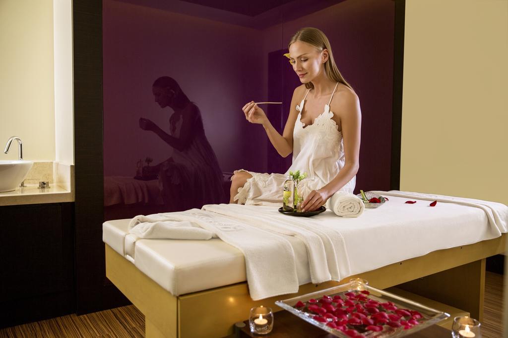 Отель Downtown Rotana Манама Экстерьер фото A spa in India