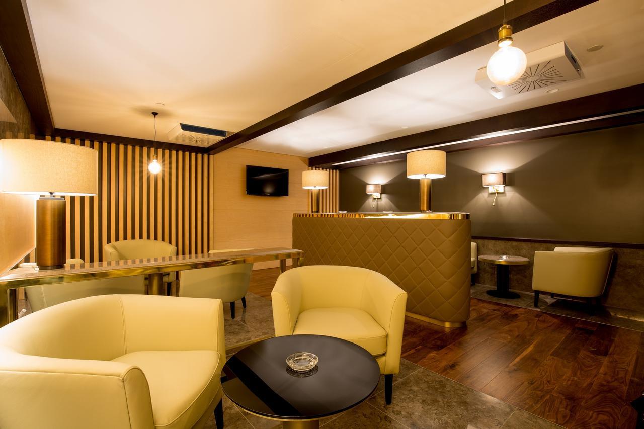 Отель Downtown Rotana Манама Экстерьер фото VIP Lounge at the airport
