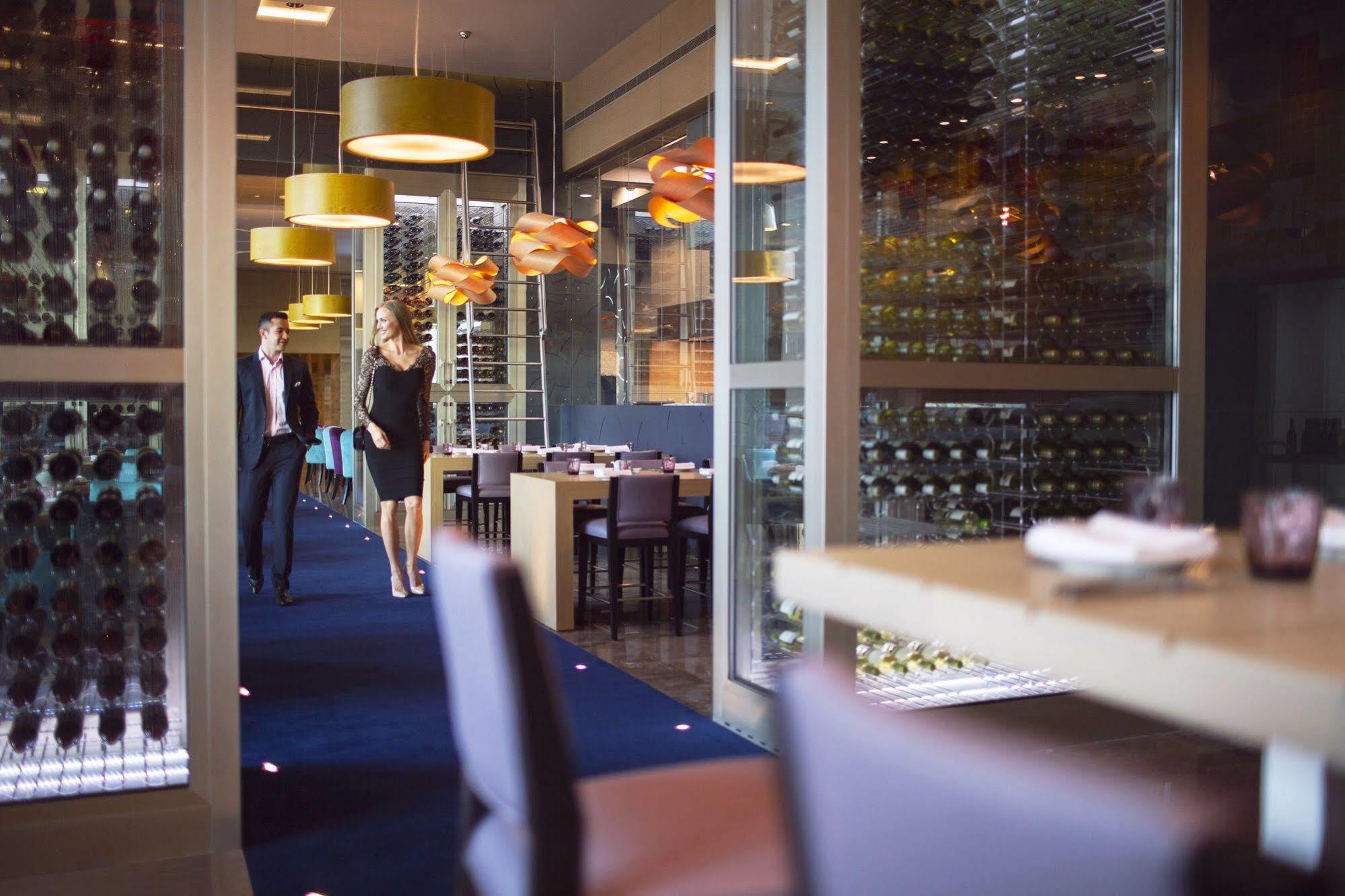 Отель Downtown Rotana Манама Экстерьер фото Restaurant
